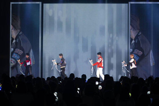 Boy band Vanner continued ″The Flag: A To V″ world tour in Tokyo on Saturday and Sunday. [KLAP ENTERTAINMENT]