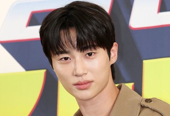 Actor Byeon Woo-seok, who played the male lead in tvN's drama, ″Lovely Runner,″ will host an Asian fan meet-and-greet tour, titled ″Summer Letter.″ [JOONGANG ILBO]