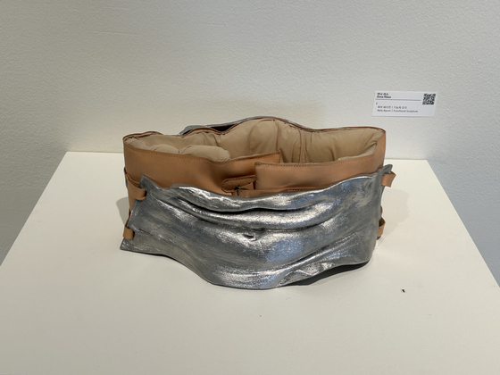 ″Belly Bacon” (2018) by Anna Riess [SHIN MIN-HEE]