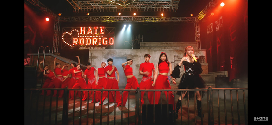 A scene from the music video of singer Choi Yena's latest lead track "Hate Rodrigo," which references American pop star Olivia Rodrigo. [SCREEN CAPTURE]