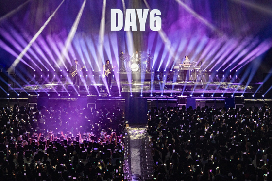 Fans fill the Sparkling Dome to watch rock band DAY6 play at the Seoul Jazz Festival on Friday. [PRIVATE CURVE]