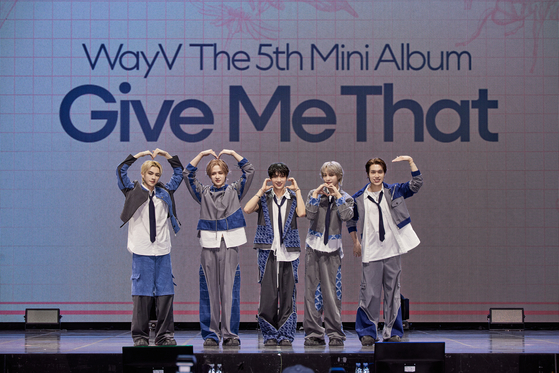 WayV poses for the cameras at the showcase on June 3 at Blue Square’s Mastercard Hall [SM ENTERTAINMENT]