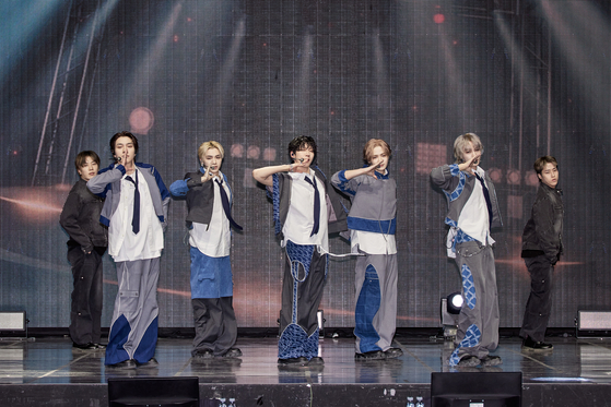 WayV performs ″Give Me That″ for a showcase on June 3 at Blue Square’s Mastercard Hall in Yongsan District, central Seoul. [SM ENTERTAINMENT]