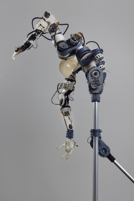 “Robot Crossing a Single Line Bridge″ by Kwon Byung-jun [MMCA]