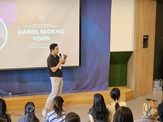 Daniel Seokho Yoon, CEO of DayTrip, talks during the Tech Tide career day event at Yonsei University in Seodaemun District, western Seoul, on Saturday. [LEE TAE-HEE]