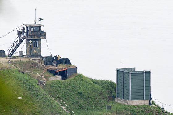 A military facility near the inter-Korean border in Paju, Gyeonggi, is seen on Sunday in the area where loudspeakers used for propaganda broadcasts against North Korea were located. On the same day, South Korea announced the resumption of propaganda broadcasts via loudspeakers for the first time in six years, following the North's sending of more trash-loaded balloons across the border since Saturday. [NEWS1] 