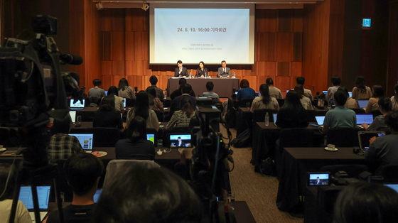 A press conference is held on June 10 in central Seoul where EXO-CBX agency INB100 declared "full-on war against SM Entertainment." [NEWS1]