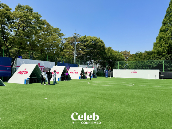 Members of the press walk around BTS Festa 2024 [DANIELA GONZALEZ PEREZ]