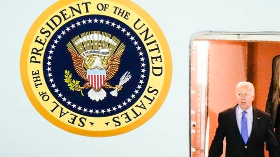 The U.S. President Joe Biden arrived at Brindisi Airport in southern Italy to attend the G7 summit. [AP/YONHAP]