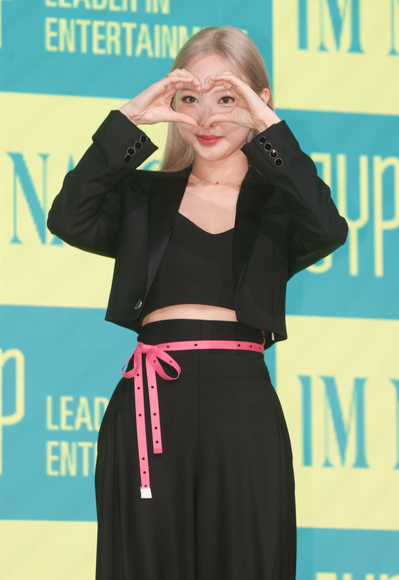 Nayeon of Twice attends a press conference for her first solo EP ″IM NAYEON″ at Fairmont Ambassador Hotel in Yeungdeungpo District, western Seoul, on Friday. [YONHAP]