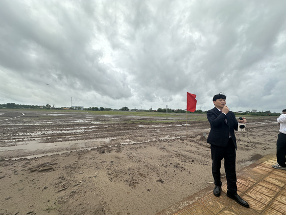 Jung Sung-whon, general director of Jinro Soju Vietnam, speaks during a media tour of Hitejinro's inaugural overseas factory site in Vietnam on June 10. [SEO JI-EUN]
