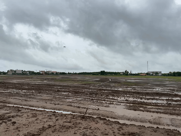 Pictured is Hitejinro's inaugural overseas factory, situated in the Green iP-1 Industrial Park within Vietnam's Thai Binh Economic Zone, filmed during a press tour on June 10. The facility currently awaits permits for construction aspects like firefighting and disaster prevention. Groundbreaking is slated to begin in the first quarter of the upcoming year. [SEO JI-EUN]