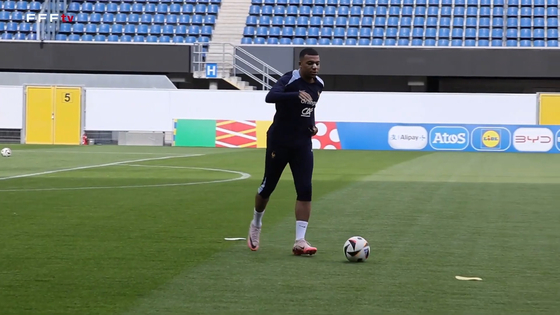 French forward Kylian Mbappe trains with a bandage covering his nose. [ONE FOOTBALL]