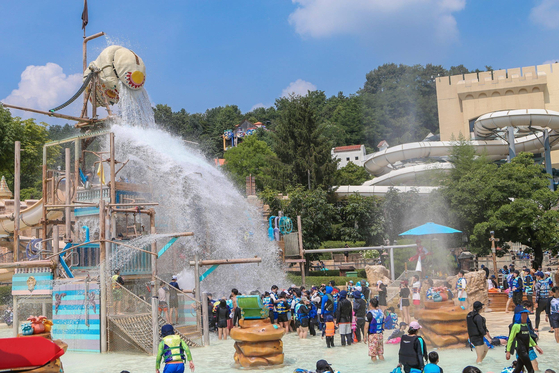 Adventure Pool at Caribbean Bay in Yongin, Gyeonggi [JOONGANG ILBO]