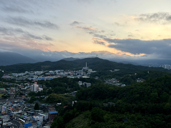 The mountain view from a rooftop at Cassia Sokcho [LEE JIAN]