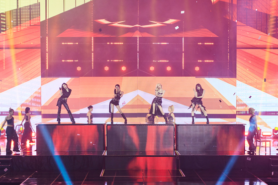 Girl group aespa kicked off its second world tour, ″Synk: Parallel Line,″ on Saturday and Sunday at the Jamsil Indoor Stadium in Songpa District, southern Seoul. [SM ENTERTAINMENT]