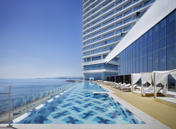 The infinity pool, currently only open to overnight guests at Cassia Sokcho [CASSIA SOKCHO]
