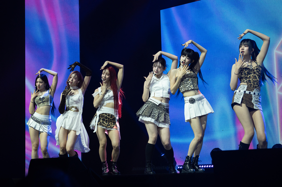  Girl group STAYC performs lead track ″Cheeky Icy Thang"  during the group's Monday showcase. [HIGH UP ENTERTAINMENT]