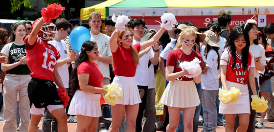 Students participate in Korea University's International Student Fair held in May of last year. [NEWS1] 