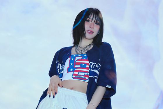 Concept photo for Lee’s new album “Showdown.” [RBW, WM ENTERTAINMENT]
