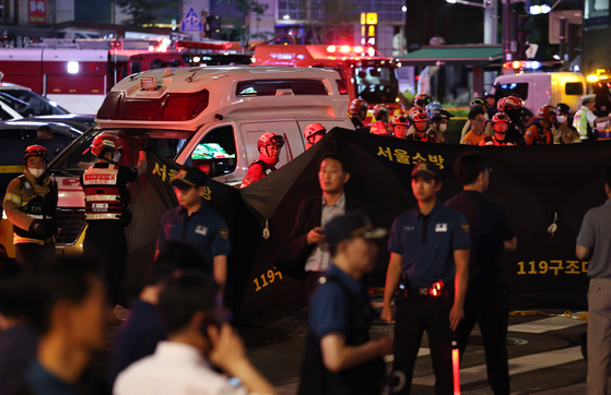 First responders are clearing the scene of a fatal car accident near Seoul City Hall in downtown Seoul late Monday. [NEWS1]