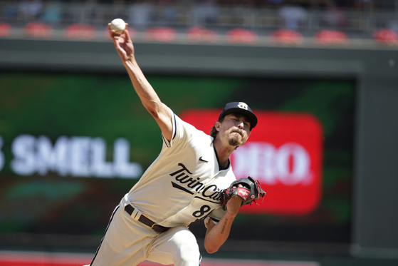 Minnesota Twins relief pitcher Jordan Balazovic pitches in a game against the Baltimore Orioles on July 9, 2023, in Minneapolis, Minnesota. [AP/YONHAP]