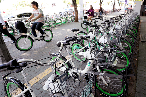 Ttareungi bicycles that are available to rent. [JOONGANG ILBO]