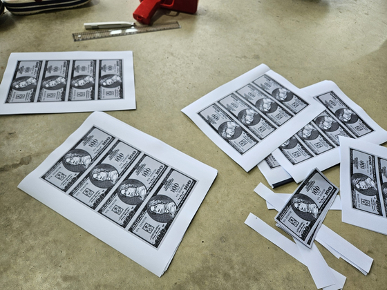  Pre-made $100 bills featuring Hong Myung-bo's face [PAIK JI-HWAN]