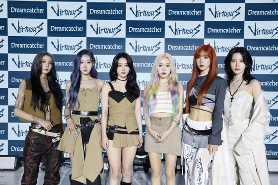 Girl group Dreamcatcher poses for the cameras at the showcase for its new EP "VirtuouS" held in Ilchi Art Hall, Gangnam District, southern Seoul on July 10. [DREAMCATCHER COMPANY]