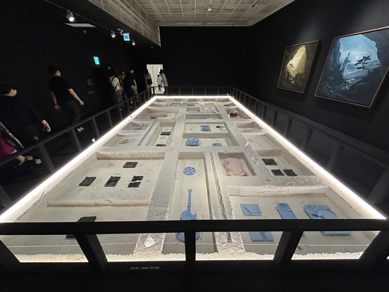 Installation view of ″Seoul 3024,″ the solo exhibition of Daniel Arsham at the Lotte Museum of Art in Songpa District, southern Seoul [SHIN MIN-HEE]