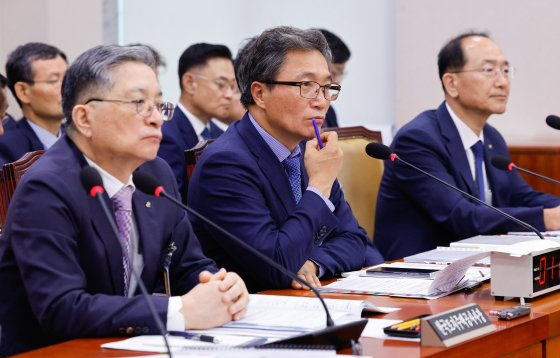 Lee Hag-jae, president of Incheon Airport Corporation listens to a question during the general meeting of the National Assembly's Land Infrastructure and Transport Committee on July 17 [NEWS1] 