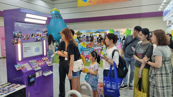 Visitors try out a 3-D character photo booth developed by Millennials Works at the Character Licensing Fair 2024, held at Coex, southern Seoul, on July 18. [YOON SO-YEON]