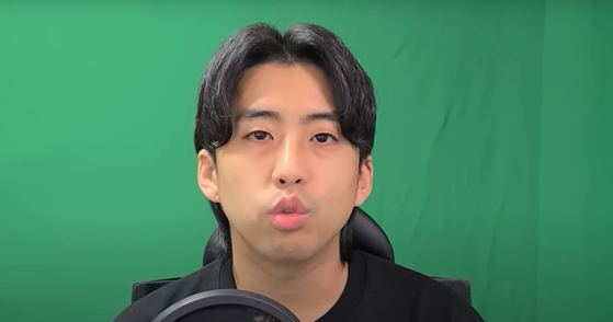 YouTuber Jeon Gukjin explaining why he blackmailed Tzuyang in a video uploaded on July 15 [SCREEN CAPTURE]