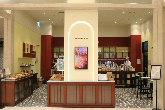 An array of bakery items is on display at a Brautor & Halff store at the newly opened Sweet Park at Shinsegae Department Store's Daegu branch on Thursday. Sweet Park is the brand name for the retailer's space dedicated to desserts. [SHINSEGAE DEPARTMENT STORE]