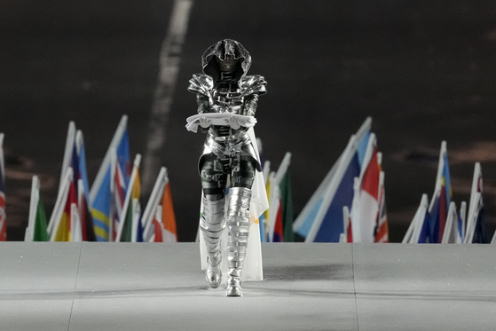 The Olympic flag is carried onto the stage at the Trocadero in Paris.  [AP/YONHAP]