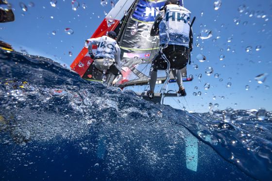 The foil can be seen below the water line as Hong Kong's Akira Luke Sakai and Russell Aylsworth sail to compete in a men's skiff race in Marseille, France on Monday.  [AP/YONHAP]