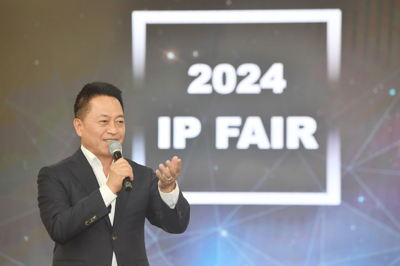 Samsung SDI CEO Choi Yoon-ho speaks during the Intellectual Property Fair held at its headquarters in Giheung, Gyeonggi, in May. [SAMSUNG SDI]