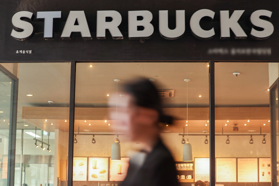A Starbucks coffee shop in Seoul [YONHAP]