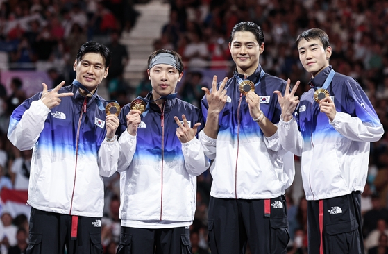 From left: Korea's Gu Bong-gil, Park Sang-won, Oh Sang-uk and Do Gyeong-dong pose with their medals after winning the men's sabre team competition at the 2024 Paris Olympics in Paris on Wednesday. [NEWS1] 