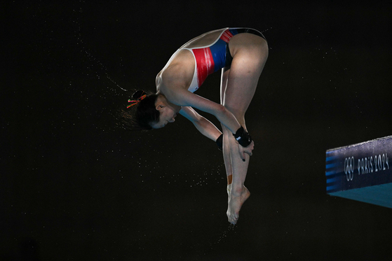 Korea's Kim Na-hyun competes in the women's 10-meter platform diving preliminary during the Paris Olympics at the Aquatics Centre in Paris on Monday. [AFP/YONHAP] 