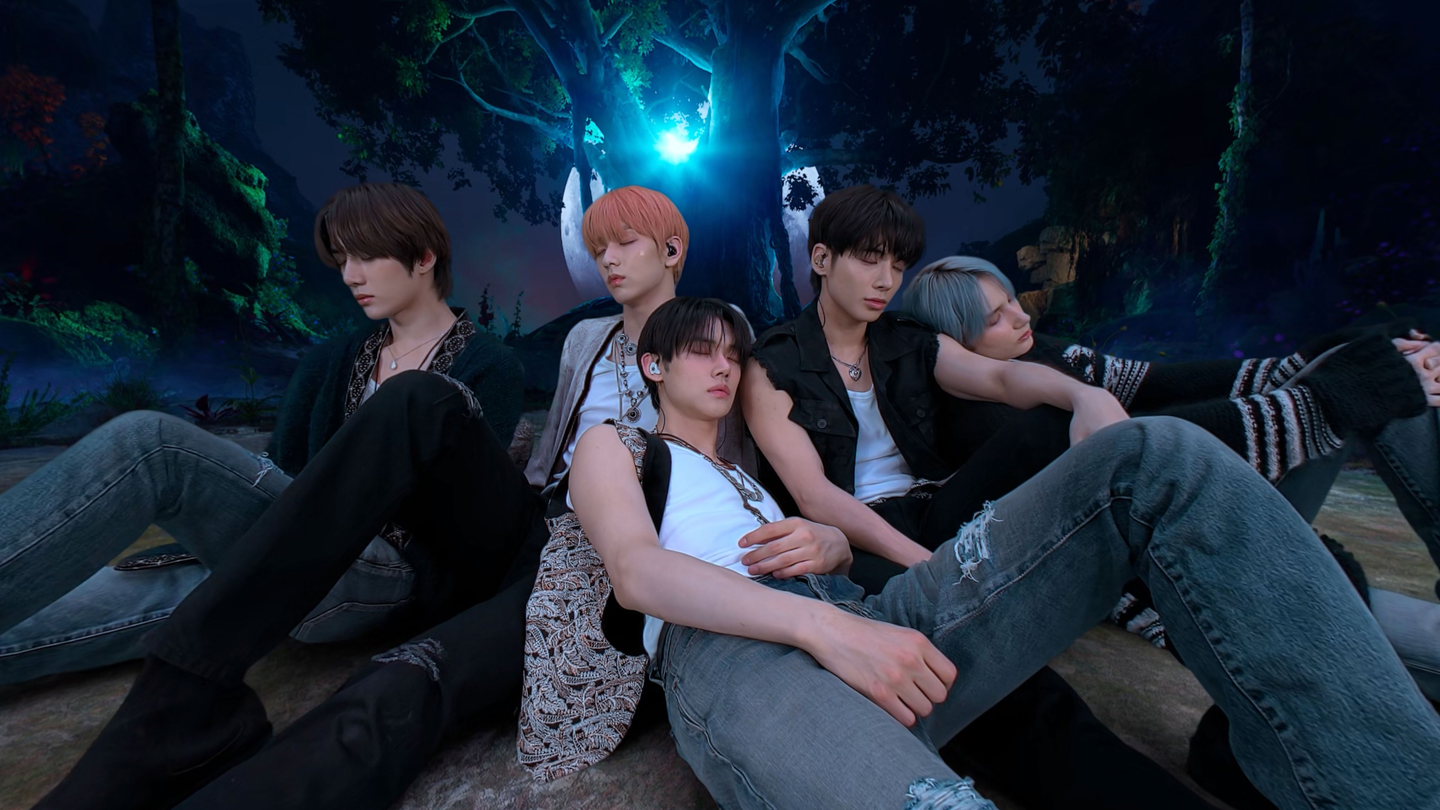 Captured scenes from “Hyperfocus: Tomorrow X Together VR Concert″ [AMAZEVR]