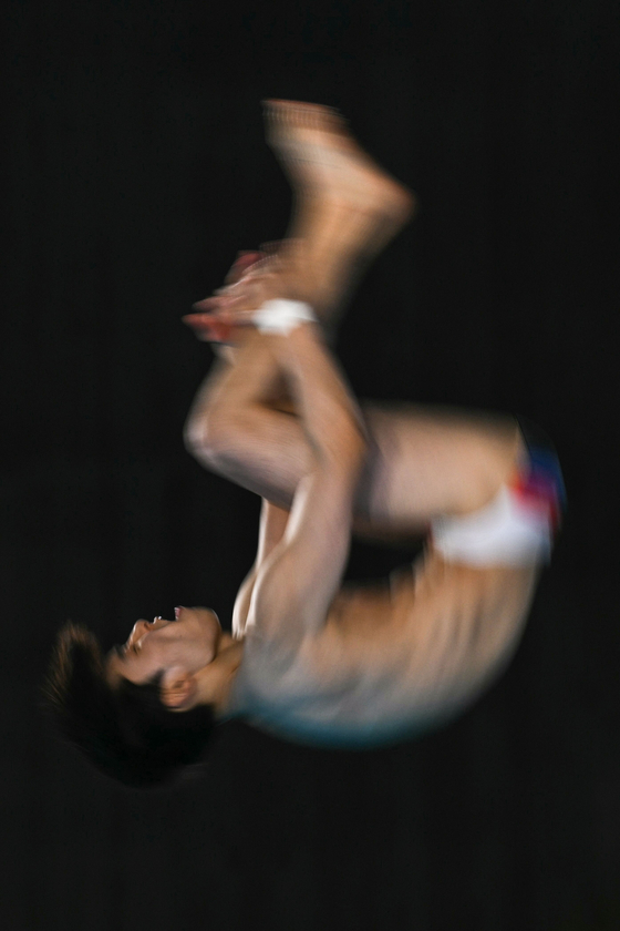 Korea's Shin Jung-whi competes in the men's 10-meter platform diving semifinal during the Paris Olympics at the Aquatics Centre in Saint-Denis, France on Saturday. [AFP/YONHAP]