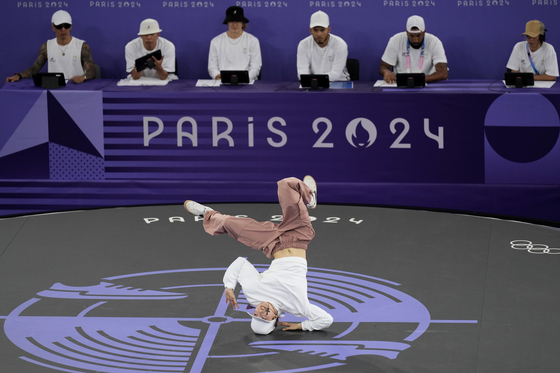 Japan's Ami Yuasa, known as B-Girl Ami, competes during the breaking quarterfinals in Paris on Friday.  [AP/YONHAP]