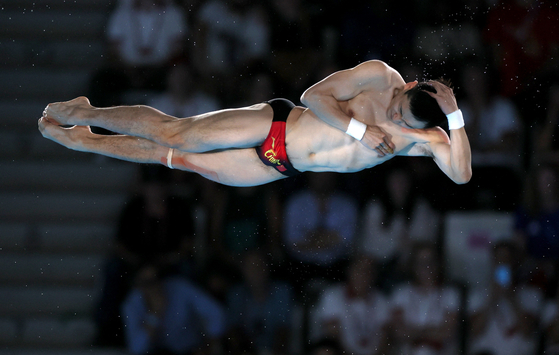 Cao Yuan of China in action during the men's 10-meter diving final at Aquatics Centre in Saint-Denis, France on Saturday. [REUTERS/YONHAP] 