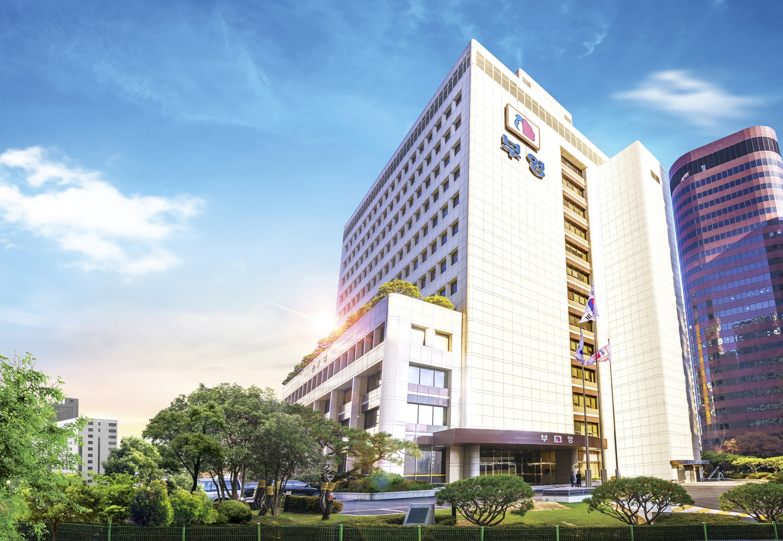 Booyoung Group's headquarters in Jung District, central Seoul. The company's WooJung Education & Culture Foundation announced Tuesday it awarded scholarships to 99 international students. [BOOYOUNG GROUP]