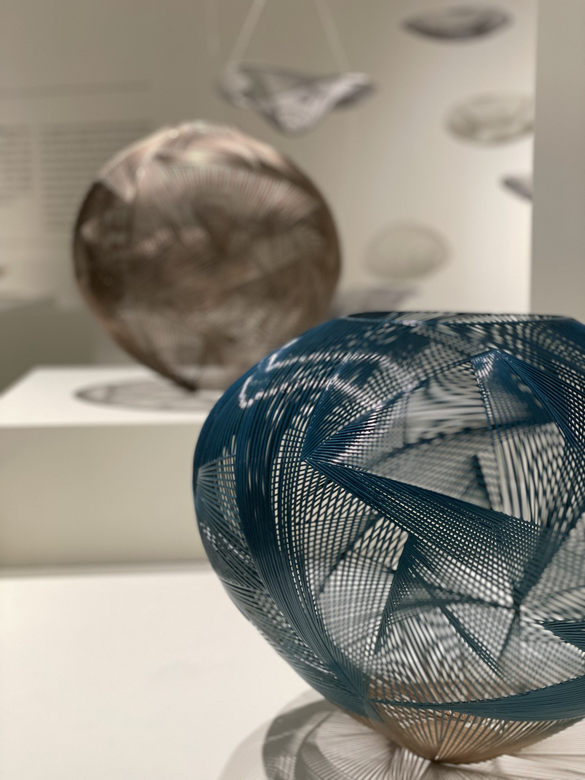 Cheon Woo-sun's wire vessels displayed at the Seoul Museum of Craft Art's “Long-Lasting Objects of Metalsmiths" exhibition earlier this year [SOLUNA ART GROUP]