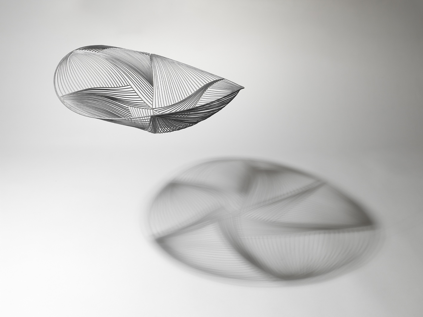 Cheon Woo-sun's wire vessels displayed at the Seoul Museum of Craft Art's “Long-Lasting Objects of Metalsmiths" exhibition earlier this year [SOLUNA ART GROUP]