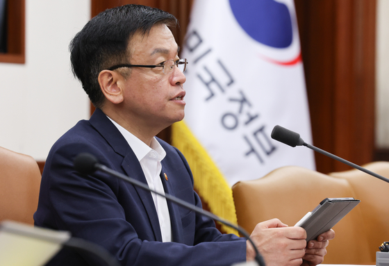 Finance Minister Choi Sang-mok speaks during a ministerial meeting on economic affairs held at the government complex in central Seoul on Wednesday. [NEWS1] (서울=뉴스1) 허경 기자 = 최상목 경제부총리 겸 기획재정부 장관이 21일 서울 종로구 정부서울청사에서 열린 경제관계장관회의에서 모두발언을 하고 있다. 2024.8.21/뉴스1