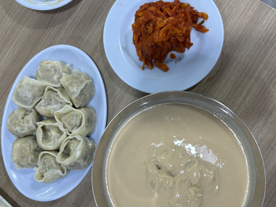 Kongguksu at Jinju House in Yeongdeungpo District, western Seoul [LEE JIAN]