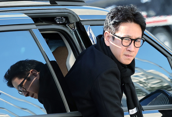 Actor Lee Sun-kyun arrives at the Incheon Nonhyeon Police Station on Dec. 23, 2023, for his third summons and questioning. [NEWS1]